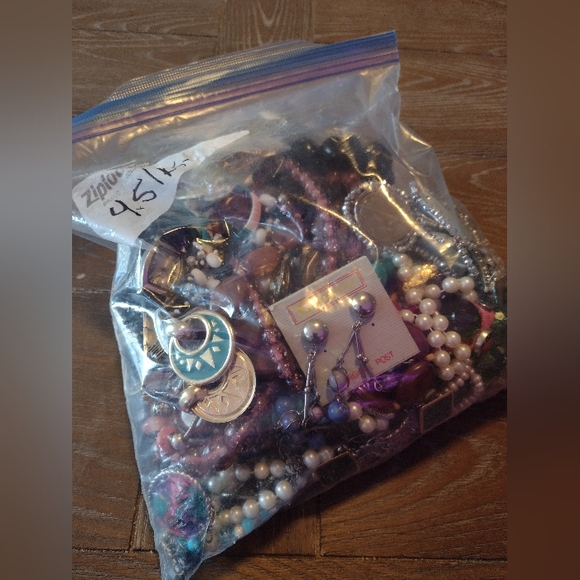 4.5 lbs. Assorted Jewelry, Vintage to Modern - Picture 1 of 4